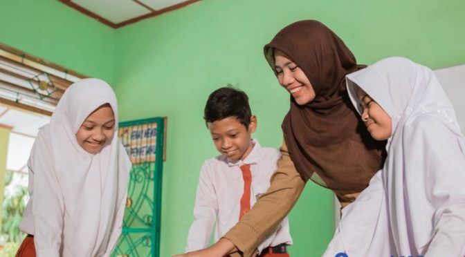 Kumpulan Contoh Puisi untuk Guru yang Menyentuh Hati dan Jiwa