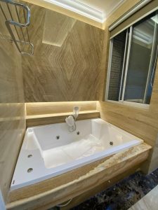 kamar mandi rumah di kebayoran baru