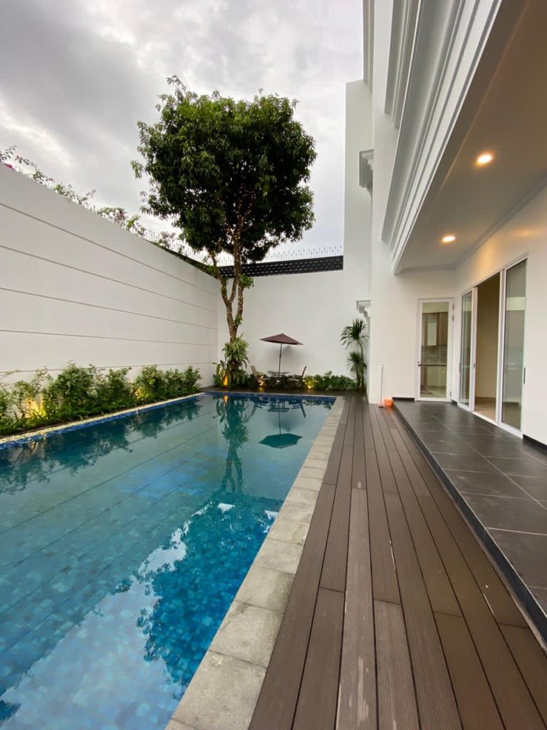 kolam renang rumah ala hotel di kebayoran baru