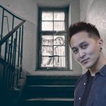 Potret Rumah Demian Aditya Bernuansa Klasik dengan Perabot Serba Hitam. Berhantu Enggak, ya?