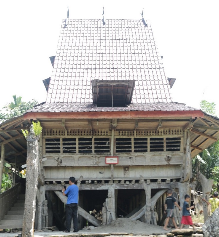 Rumah Adat Nias Omo Sebua Dan Omo Hada Yang Tahan Gempa