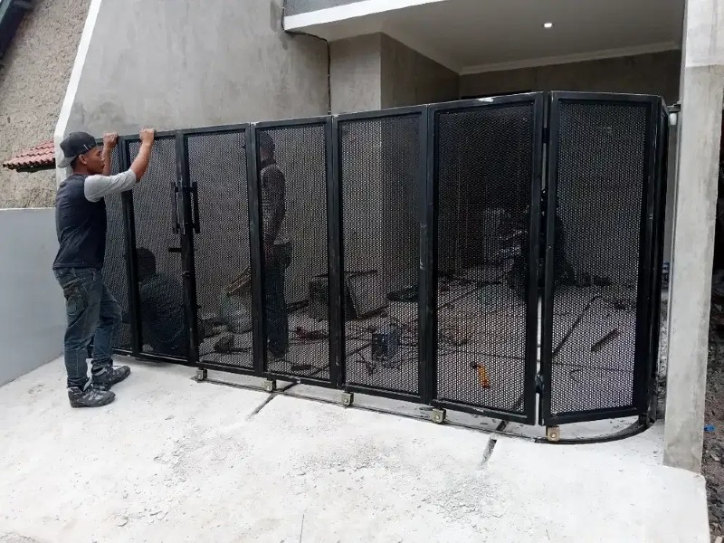 Harga Pagar Besi Rumah Terbaru 2022. Murah Meriah!