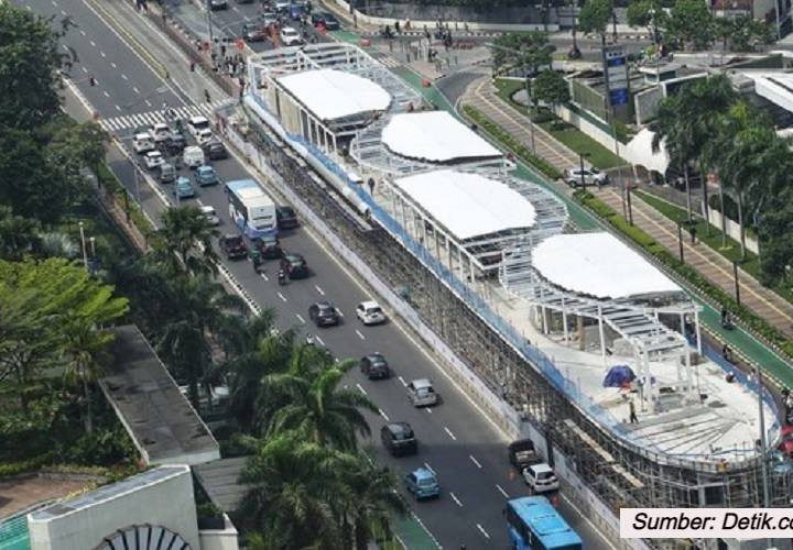 halte transjakarta di bundaran hotel indonesia