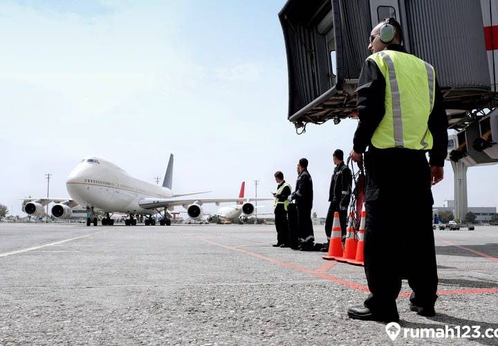 gaji staff bandara