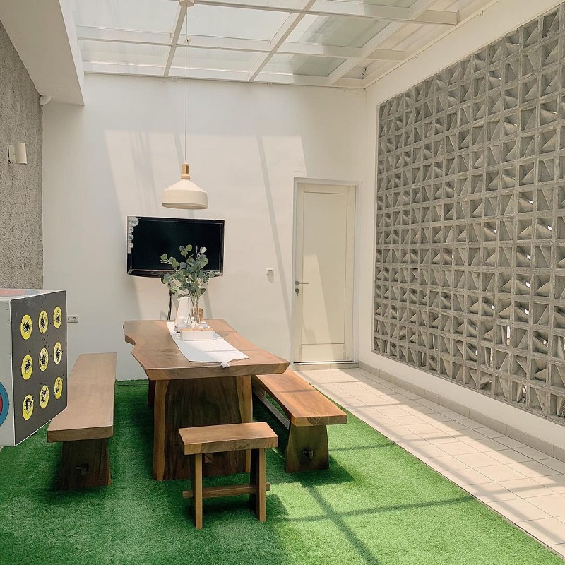 1x1 minimalist courtyard