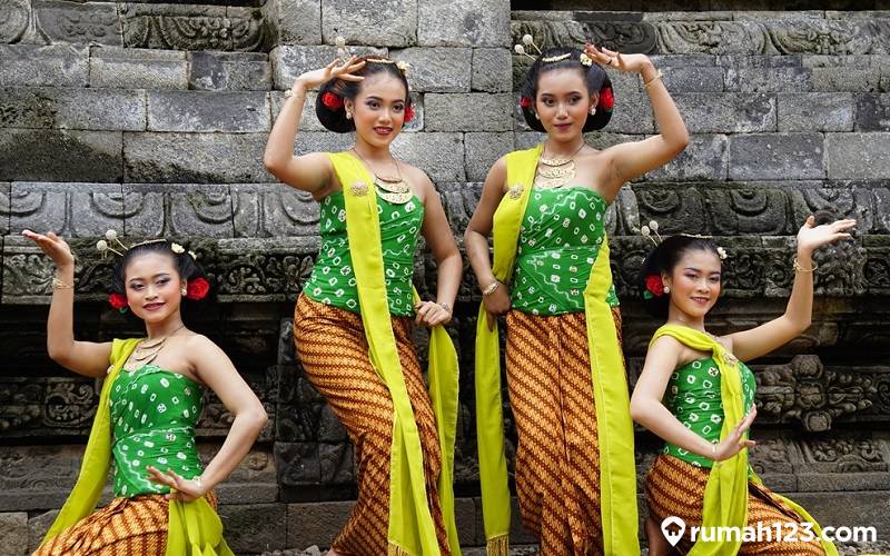 6 Pakaian Adat Jawa Timur Lengkap Beserta Ciri Khasnya