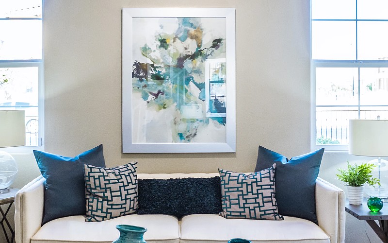 How to install large frames on the wall