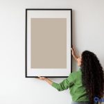 Cara Pasang Pigura Besar di Dinding, Bikin Rumah Makin Aesthetic!