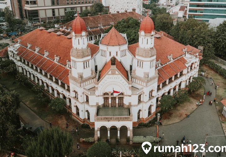 bangunan tertua di indonesia