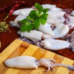 7 Cara Membersihkan Cumi yang Benar Sebelum Dimasak. Bebas Bau Amis!