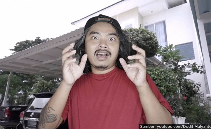 Menilik 5 Potret Rumah Dodit Mulyanto yang Berada di Tengah Kota. Mewah Banget!