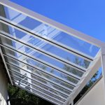 7 Desain Kanopi Kaca Tempered Minimalis. Bikin Rumah Tampil Elegan!