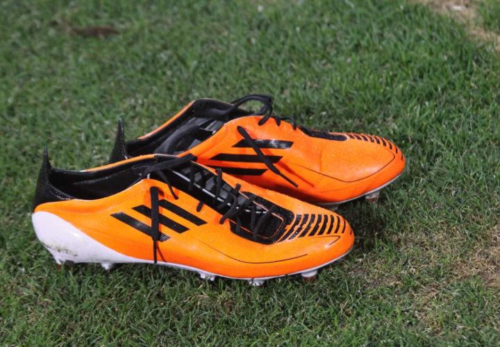 sepatu bola adidas