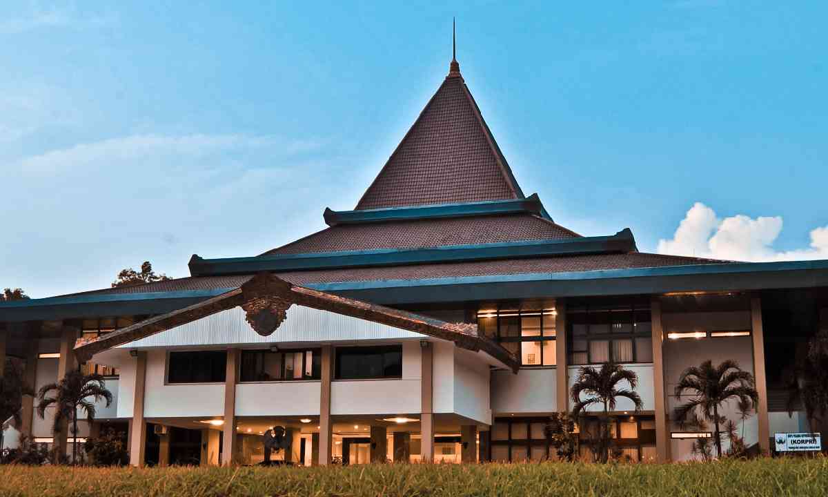 10 Universitas Di Solo Dari Negeri Hingga Swasta Idaman Mezarondrahacom