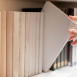 8 Cara Menata Buku agar Terlihat Rapi dan Menarik. Ruangan Jadi Tampak Lebih Cantik