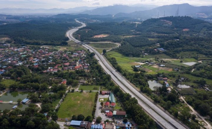 rumah dekat hutan