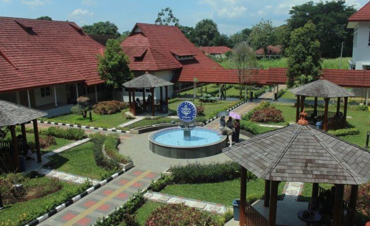 universitas di bogor