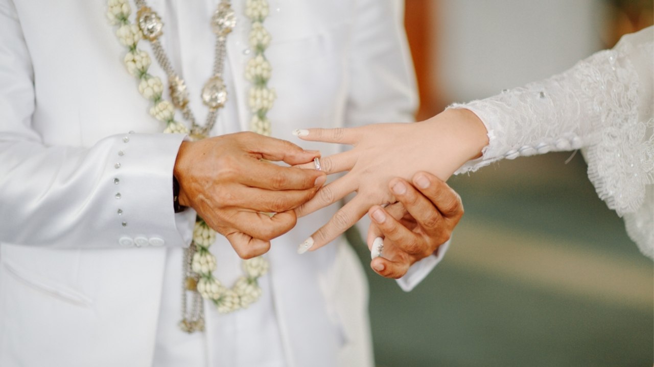 Harga Cincin Nikah Terbaru 2024. Dari Emas hingga Perak!