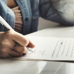 28 Contoh Surat Lamaran Kerja Tulis Tangan yang Baik dan Benar. Langsung Dilirik HRD!