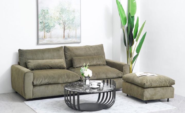 4 Cara Bikin Bantalan Sofa Kembali Empuk