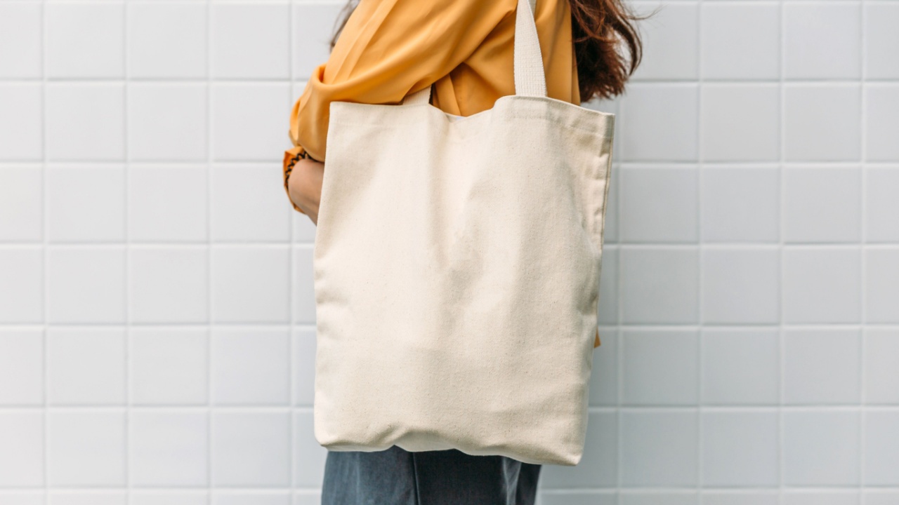 Merk tote bag discount branded