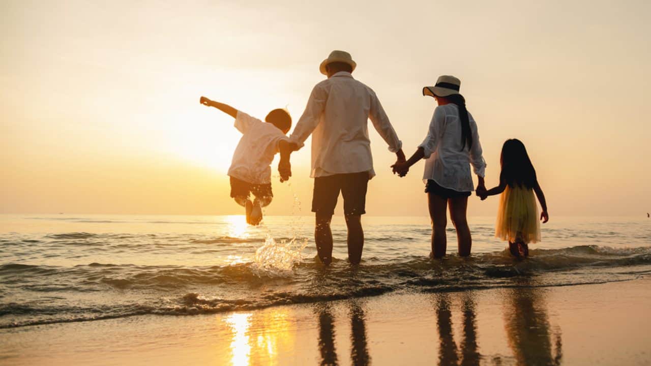 3 Contoh Cerita Liburan Ke Pantai Singkat Dan Berkesan