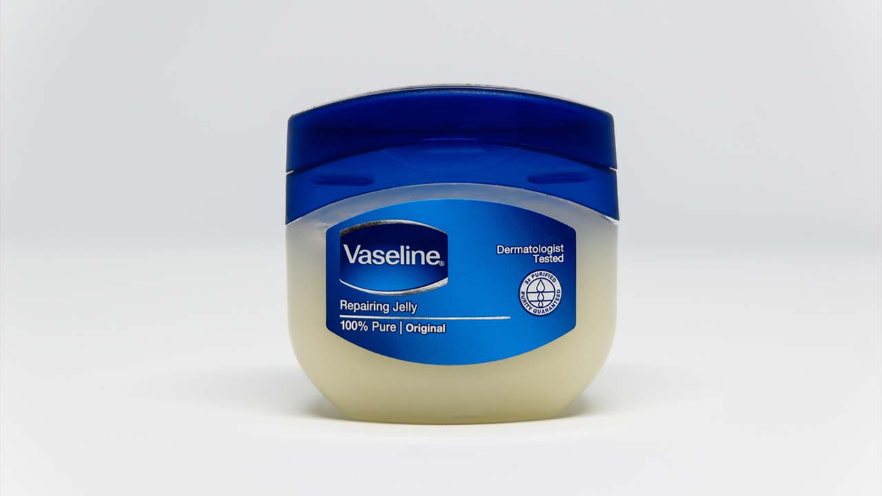 7 Manfaat Vaseline Repairing Jelly yang Sangat Berkhasiat