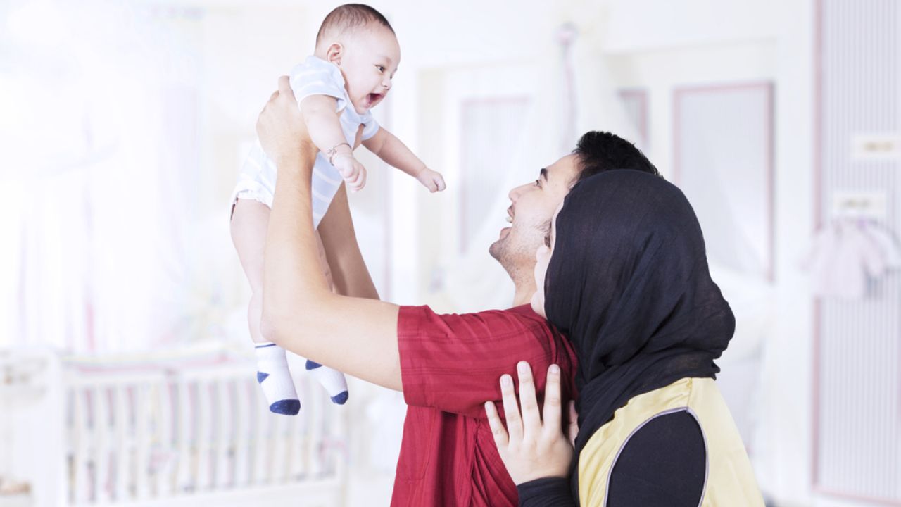 100 Nama Bayi Laki Laki Lahir di Bulan Ramadhan A-Z, Penuh Doa dan Harapan!