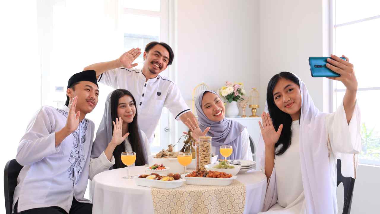 5 Contoh Cerita Hari Raya Idul Fitri Bersama Keluarga Singkat. Sangat Menarik untuk Dibaca!