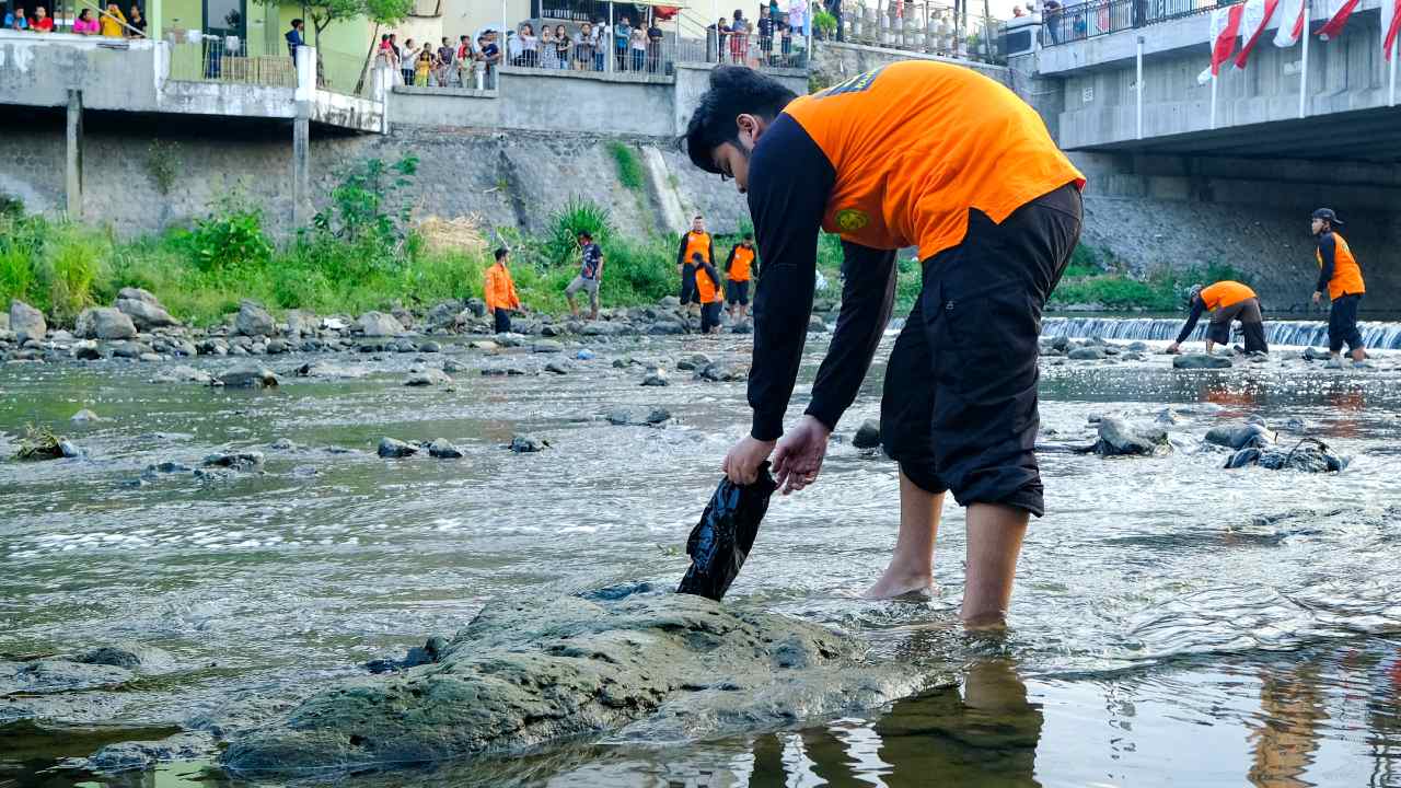 10 Contoh Gotong Royong di Sekolah sebagai Materi Kelas 3 SD. Wajib Tahu!