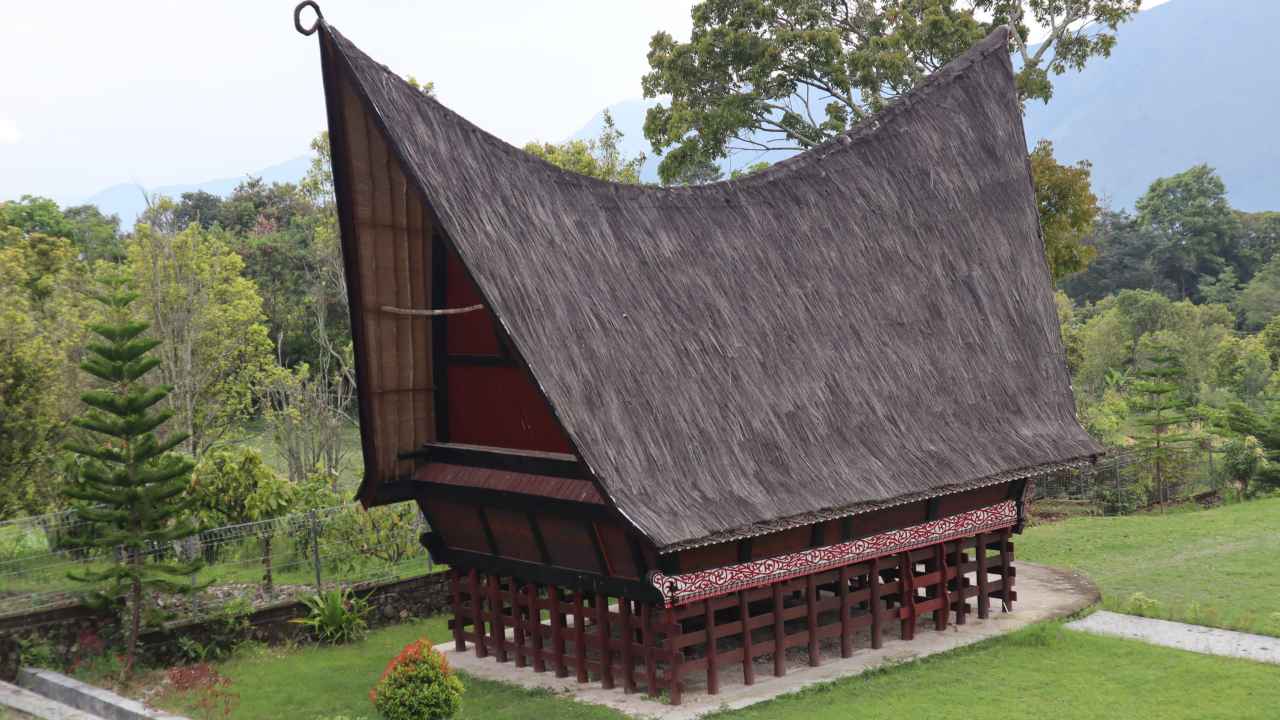 rumah adat simalungun