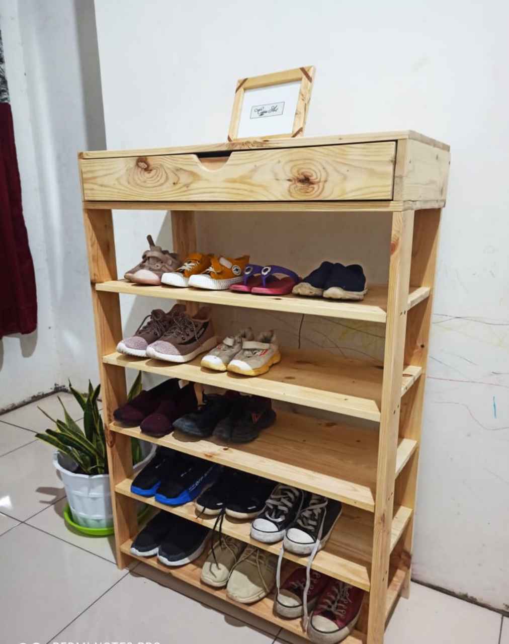 rak sepatu kayu